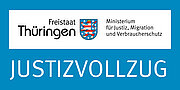 Im Thüringer Justizvollzug sind gegenwärtig 887 Beamte und 48 Angestellte in den 5 Thüringer Justizvollzugsanstalten (Untermaßfeld; Suhl - Goldlauter; Arnstadt; Tonna und Hohenleuben) beschäftigt. Dabei bilden die Beamten des mittleren allgemeinen Vollzugsdienstes das Herzstück des Justizvollzuges. Nicht nur zahlenmäßig sind sie die stärkste Gruppe. Sie verbringen auch die meiste Zeit mit den Gefangenen und haben daher eine Schlüsselfunktion bei der Betreuung der Gefangenen. Die Arbeit in einer Justizvollzugsanstalt ist eine anspruchsvolle und spannende Tätigkeit in deren Fokus inhaftierte Menschen stehen. Die duale Ausbildung dauert 2 Jahre, nach deren erfolgreichem Abschluss die Übernahme in das Beamtenverhältnis auf Probe vorgesehen ist. Im Thüringer Justizvollzug sind gegenwärtig 887 Beamte und 48 Angestellte in den 5 Thüringer Justizvollzugsanstalten (Untermaßfeld; Suhl - Goldlauter; Arnstadt; Tonna und Hohenleuben) beschäftigt. Dabei bilden die Beamten des mittleren allgemeinen Vollzugsdienstes das Herzstück des Justizvollzuges. Nicht nur zahlenmäßig sind sie die stärkste Gruppe. Sie verbringen auch die meiste Zeit mit den Gefangenen und haben daher eine Schlüsselfunktion bei der Betreuung der Gefangenen. Die Arbeit in einer Justizvollzugsanstalt ist eine anspruchsvolle und spannende Tätigkeit in deren Fokus inhaftierte Menschen stehen. Die duale Ausbildung dauert 2 Jahre, nach deren erfolgreichem Abschluss die Übernahme in das Beamtenverhältnis auf Probe vorgesehen ist.