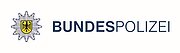 Zur Bewältigung ihrer Aufgaben braucht die Bundespolizei engagierten Nachwuchs: Teamplayer, die ein kollegiales Arbeitsklima zu schätzen wissen. Diesen bietet sie durch eine Vielfalt an Karrieremöglichkeiten abwechslungsreiche und sichere Arbeitsplätze. Durch Fortbildungen und gute Aufstiegschancen ist es möglich, sich beruflich und persönlich weiterzuentwickeln.
Alle Bundespolizistinnen und Bundespolizisten sind zudem durch die Verbeamtung bereits während der Ausbildung umfassend abgesichert und erhalten eine sehr gute Besoldung sowie umfassende Krankenversorgung durch Heilfürsorge - ab dem ersten Tag.
Auch die Vereinbarkeit von Beruf und Familie ist für die Bundespolizei eine Herzensangelegenheit, für die sie entschlossen eintritt. Sie bietet flexible und individuelle Arbeitszeitmodelle und sorgt somit dafür, dass neben dem Dienst noch genügend Zeit für Familie und Freizeit bleibt. Für dieses Engagement ist die Bundespolizei bereits seit 2014 als besonders familienfreundlicher Arbeitgeber zertifiziert. Zur Bewältigung ihrer Aufgaben braucht die Bundespolizei engagierten Nachwuchs: Teamplayer, die ein kollegiales Arbeitsklima zu schätzen wissen. Diesen bietet sie durch eine Vielfalt an Karrieremöglichkeiten abwechslungsreiche und sichere Arbeitsplätze. Durch Fortbildungen und gute Aufstiegschancen ist es möglich, sich beruflich und persönlich weiterzuentwickeln.
Alle Bundespolizistinnen und Bundespolizisten sind zudem durch die Verbeamtung bereits während der Ausbildung umfassend abgesichert und erhalten eine sehr gute Besoldung sowie umfassende Krankenversorgung durch Heilfürsorge - ab dem ersten Tag.
Auch die Vereinbarkeit von Beruf und Familie ist für die Bundespolizei eine Herzensangelegenheit, für die sie entschlossen eintritt. Sie bietet flexible und individuelle Arbeitszeitmodelle und sorgt somit dafür, dass neben dem Dienst noch genügend Zeit für Familie und Freizeit bleibt. Für dieses Engagement ist die Bundespolizei bereits seit 2014 als besonders familienfreundlicher Arbeitgeber zertifiziert.