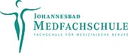 Die Medfachschule Bad Elster ist eine Bildungseinrichtung der Johannesbad Akademie und Teil der Johannesbad Gruppe, eines Dienstleistungsanbieters im Gesundheitsbereich mit Sitz im bayerischen Bad Füssing. Die Johannesbad Gruppe unterhält Fachkliniken und Gesundheitszentren, Hotels und Bildungseinrichtungen an neun Standorten in Deutschland und Österreich. Junge Menschen aus dem gesamten Bundesgebiet erhalten an der Medfachschule erstklassige Ausbildungen auf höchstem Niveau in den Gesundheitsfachberufen Physiotherapie, Ergotherapie, und Masseur und medizinischer Bademeister. Darüber hinaus qualifizieren sich in unserer Einrichtung jährlich 1.500 Therapeuten, Schüler und Ärzte in praxisnahen Fortbildungskursen, um sich beruflich weiterzuentwickeln. Unser staatlich anerkanntes Bildungszentrum besteht seit 1991 und führt mit seinem Ausbildungskonzept Traditionen weiter, die bis in die Gründerzeit des Kurortes zurückgehen.
Auf höchstem Niveau vermittelte Kenntnisse, Praktikumseinsätze in Kliniken und Gesundheits-einrichtungen, die deutschlandweit für ihre solide wissenschaftliche Basis anerkannt sind, legen den Grundstein für einen erfolgreichen Einstieg in den Arbeitsmarkt. Durch die territoriale Lage der Medfachschule Bad Elster inmitten der Euroregion wird in der Ausbildung auch der europäische Gedanke betont. Gastaufenthalte unserer Schüler und Dozenten an Hochschulen unter anderem in Belgien und Finnland sind vereinbart. Die Medfachschule Bad Elster ist eine Bildungseinrichtung der Johannesbad Akademie und Teil der Johannesbad Gruppe, eines Dienstleistungsanbieters im Gesundheitsbereich mit Sitz im bayerischen Bad Füssing. Die Johannesbad Gruppe unterhält Fachkliniken und Gesundheitszentren, Hotels und Bildungseinrichtungen an neun Standorten in Deutschland und Österreich. Junge Menschen aus dem gesamten Bundesgebiet erhalten an der Medfachschule erstklassige Ausbildungen auf höchstem Niveau in den Gesundheitsfachberufen Physiotherapie, Ergotherapie, und Masseur und medizinischer Bademeister. Darüber hinaus qualifizieren sich in unserer Einrichtung jährlich 1.500 Therapeuten, Schüler und Ärzte in praxisnahen Fortbildungskursen, um sich beruflich weiterzuentwickeln. Unser staatlich anerkanntes Bildungszentrum besteht seit 1991 und führt mit seinem Ausbildungskonzept Traditionen weiter, die bis in die Gründerzeit des Kurortes zurückgehen.
Auf höchstem Niveau vermittelte Kenntnisse, Praktikumseinsätze in Kliniken und Gesundheits-einrichtungen, die deutschlandweit für ihre solide wissenschaftliche Basis anerkannt sind, legen den Grundstein für einen erfolgreichen Einstieg in den Arbeitsmarkt. Durch die territoriale Lage der Medfachschule Bad Elster inmitten der Euroregion wird in der Ausbildung auch der europäische Gedanke betont. Gastaufenthalte unserer Schüler und Dozenten an Hochschulen unter anderem in Belgien und Finnland sind vereinbart.
